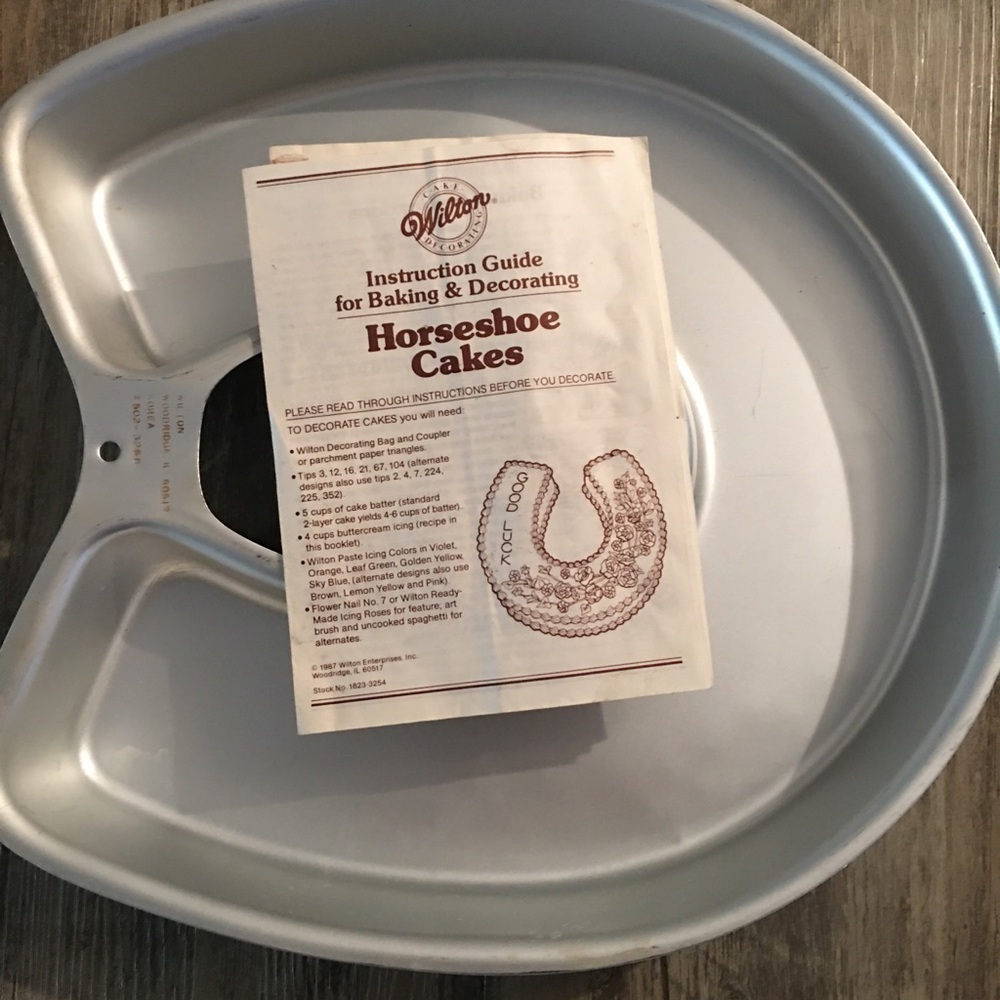 Vintage Wilton Horseshoe Cake Baking Pan - 12"